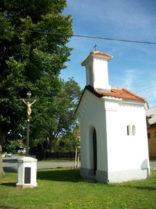 Kaplička na návsi